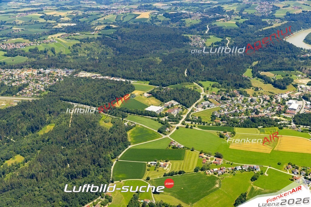 Die Luftaufnahme Rosenau - Passau wurde 2022 vom Flugzeug aus (keine Drohne) erstellt. Hohe Auflösung -für große Poster und Wandbilder geeignet - Garantiert!