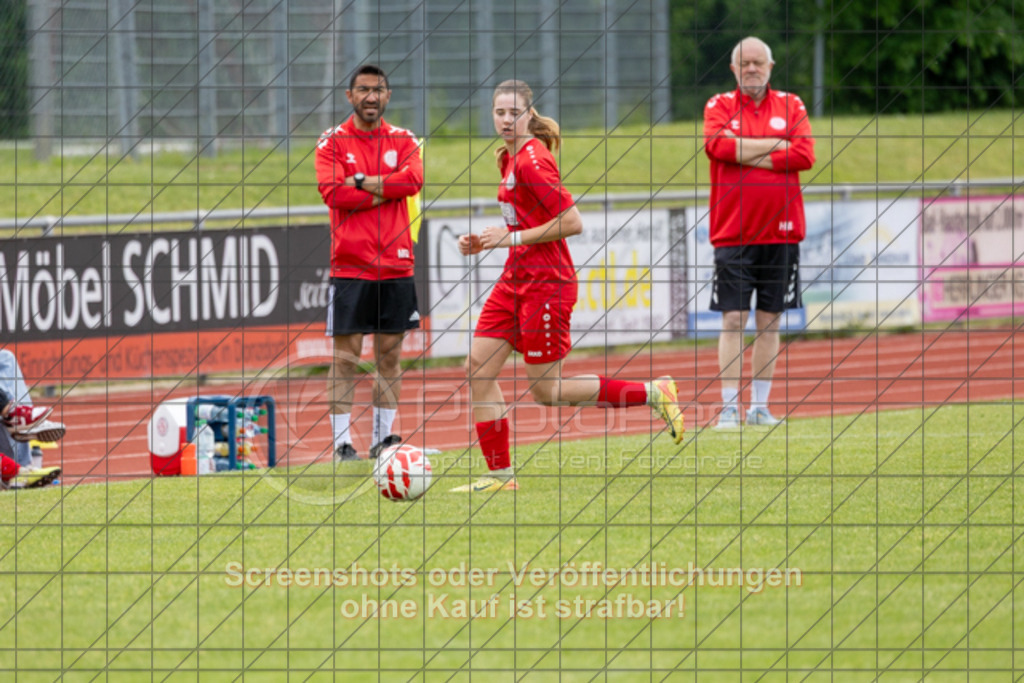 20250518_133105_0048 | #,1.FC Donzdorf (rot) vs. FV Bellenberg (weiß), Fussball, Frauen-Verbandsliga Württemberg, 20. Spieltag, Saison 20242025, Rasenplatz Lautertal Stadion, Süßener Straße 16, 73072 Donzdorf, 18.05.2025 - 1300 Uhr,Foto: PhotoPeet-Sportfotografie/Peter Harich