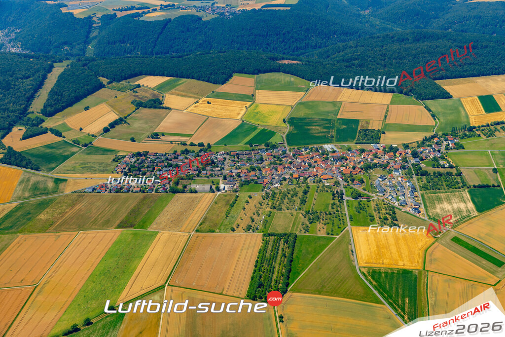 Das Luftbild zeigt : Röttbach Kreuzwertheim - Die Luftaufnahme wurde 2023 vom UL-Flugzeug aus erstellt ( keine Drohne ) - Hochauflösende Luftaufnahme - Für grossformatige Ausdrucke geeignet. Die Geschenkidee !Mit Lizenz und Bildrechte bestellbar