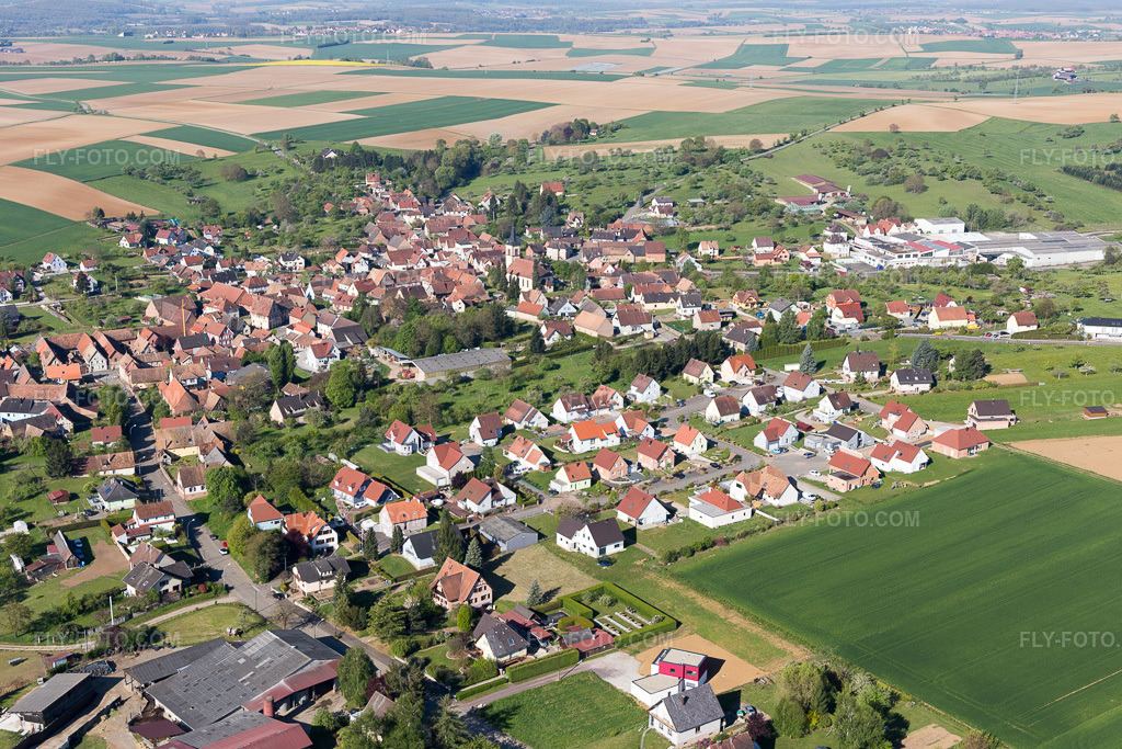 Aerial view: View of the town in Mietesheim in the state Bas-Rhin, France.Photo: IMG_099430.jpg taken on 04/30/2017 by Werner Riehm/FLY-FOTO.comResolution of the original: 5472 x 3648 px