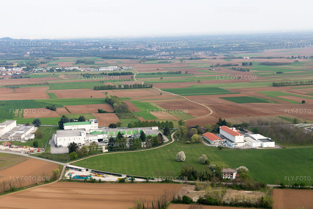 Aerial view: View of the town in Aonedis di Qua in the state Friuli Venezia Giulia, Italy.Photo: IMG_098750.jpg taken on 04/07/2017 by Werner Riehm/FLY-FOTO.comResolution of the original: 5472 x 3648 px