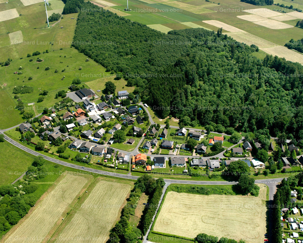 2611043 | MADEMüHLEN 09.06.2006 Wohngebiet einer Einfamilienhaus- Siedlung  in Mademühlen im Bundesland Hessen, Deutschland // Single-family residential area of settlement  in Mademühlen in the state Hesse, Germany Foto: Gerhard Launer