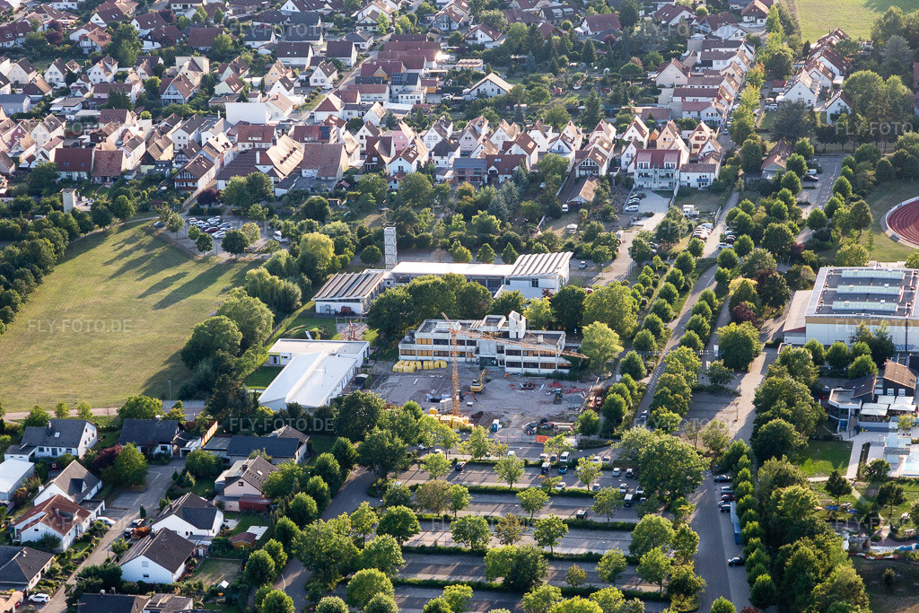 Luftbild: VG Rathaus vor dem Abriss in Offenbach an der Queich im Bundesland Rheinland-Pfalz in Deutschland. Foto: IMG_116819.jpg vom 14.08.2019 durch Werner Riehm/FLY-FOTO.de