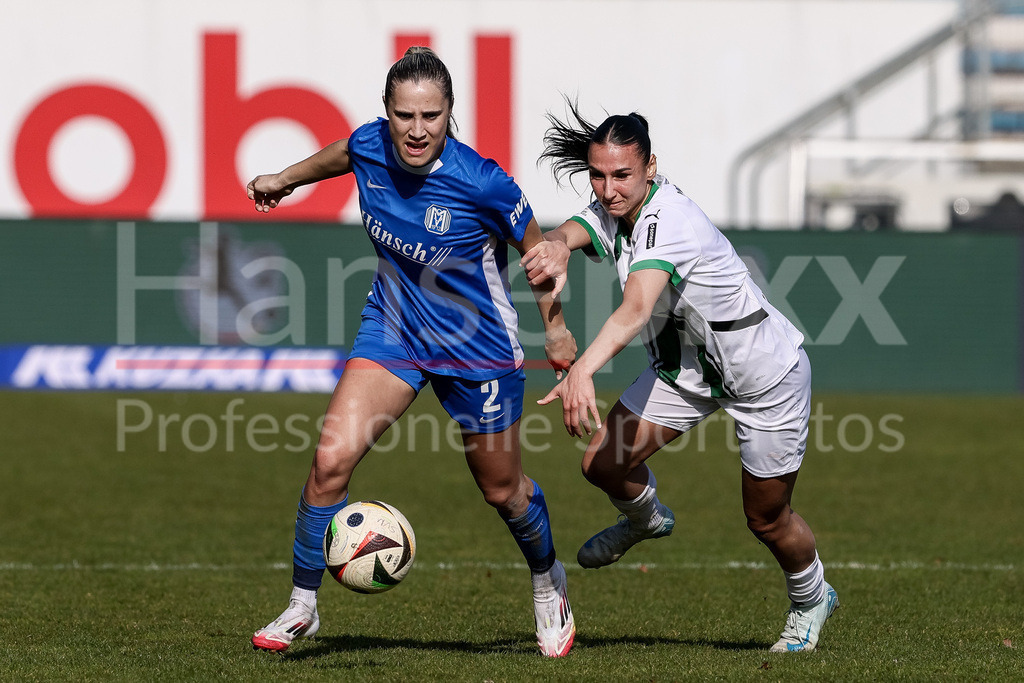 Fussball, 2. Frauen-Bundesliga, SV Meppen - Borussia Mönchengladbach | v.li.: Jeske Steenwijk (SV Meppen, 2) und Miray Cin (Borussia Mönchengladbach, 6) im Zweikampf, Duell, Dynamik, Aktion, Action, Spielszene, DIE DFB-RICHTLINIEN UNTERSAGEN JEGLICHE NUTZUNG VON FOTOS ALS SEQUENZBILDER UND/ODER VIDEOÄHNLICHE FOTOSTRECKEN. DFB REGULATIONS PROHIBIT ANY USE OF PHOTOGRAPHS AS IMAGE SEQUENCES AND/OR QUASI-VIDEO.