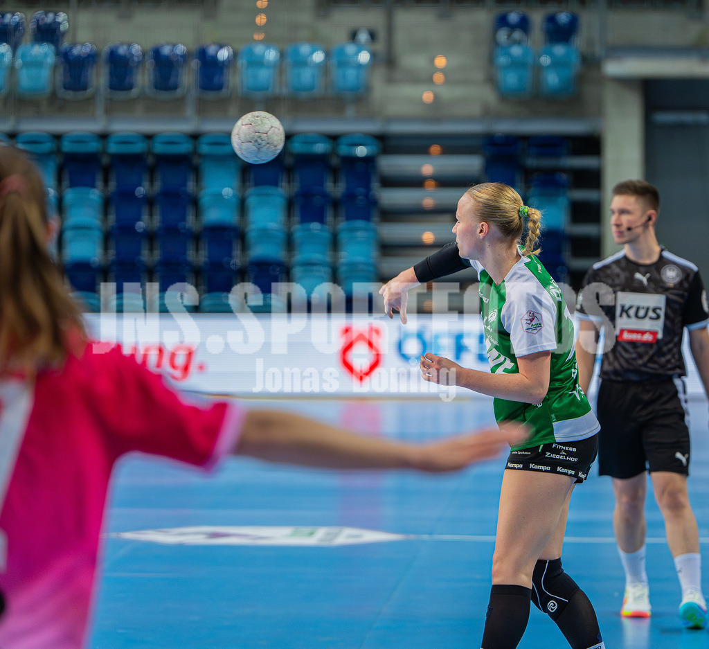 Handball I Frauen I Saison 2025-2026 I 1. HBF I 15. Spieltag I VFL Oldenburg - SV Union Halle-Neustadt 0042 | jns.sportfotos - Realisiert mit Pictrs.com