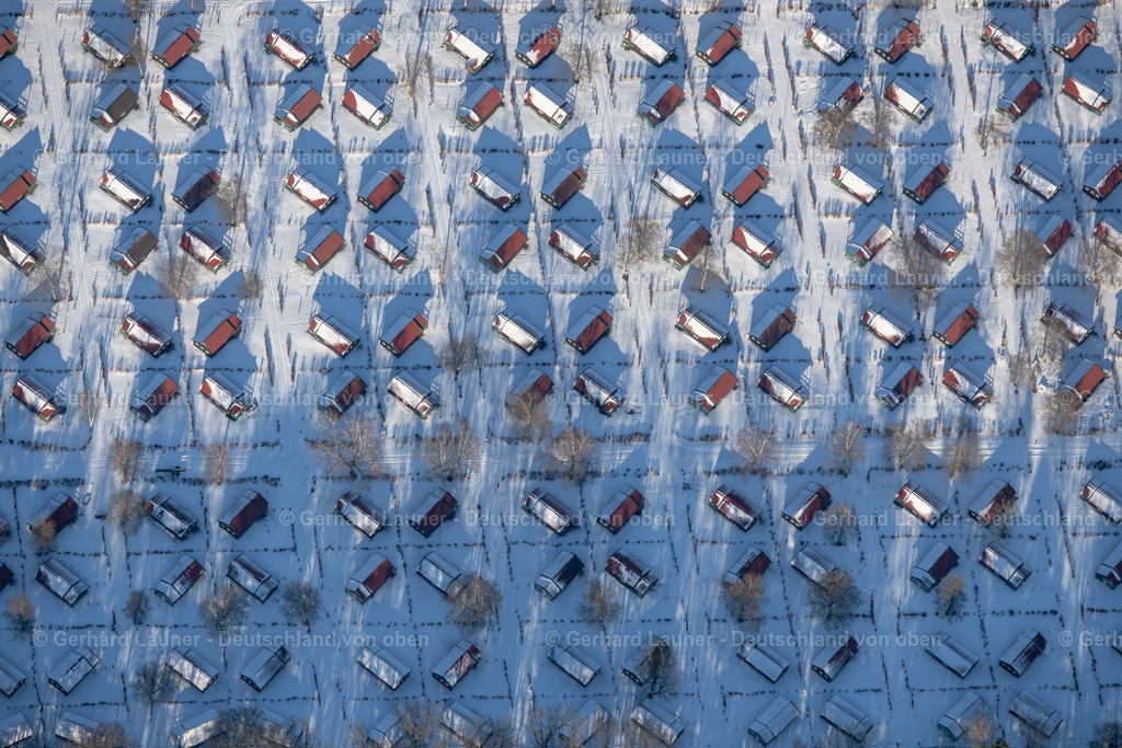 4044002 | verschneite Ferienhäuser im Ferienzentrum Schloß Dankern