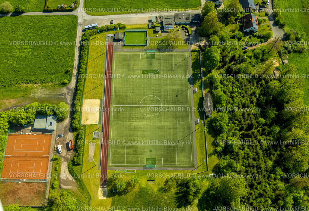 Arnsberg230500174 | Luftbild, Sportplatz Franziskusstraße, Voßwinkel, Arnsberg, Sauerland, Nordrhein-Westfalen, Deutschland