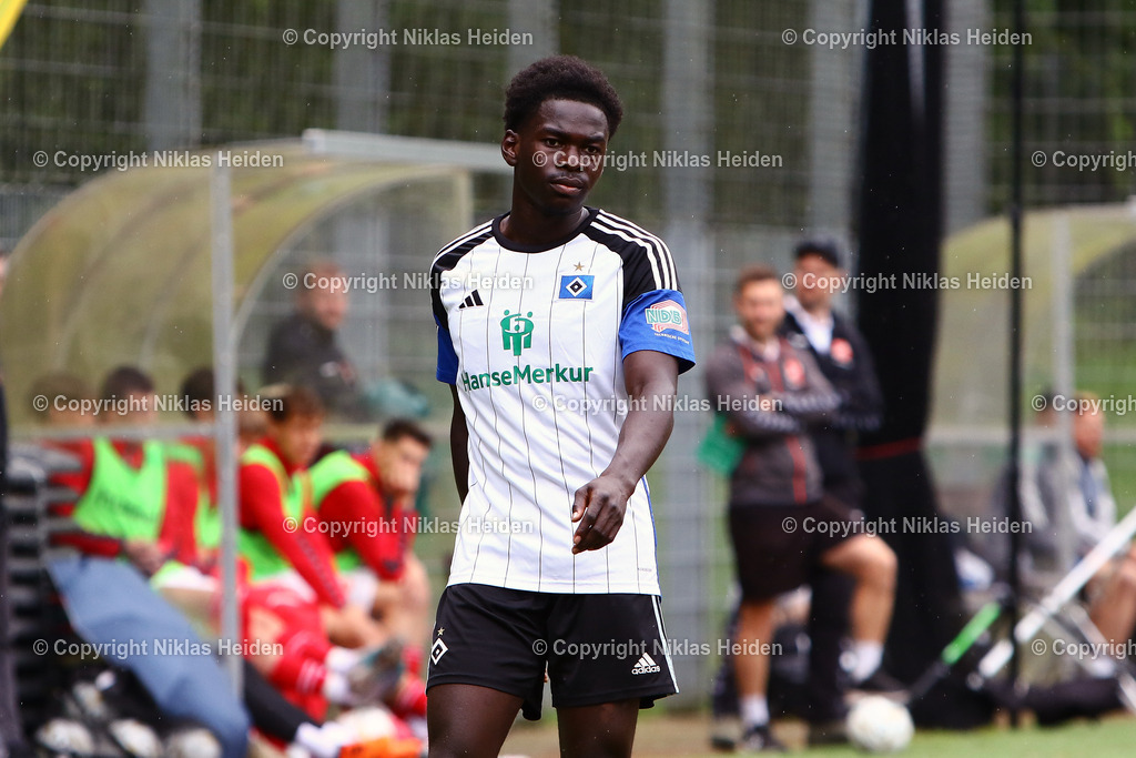 NH_SVEichede_HamburgerSVU21_Testspiel_30062024 | #17 Emmanuel Owusu Bediako Appiah (Hamburger SV U21)Fußball I Herren I Testspiel I Saison 2024-2025 I SV Eichede - Hamburger SV U21 I 30.06.2024 I Waldstadion Lütjensee