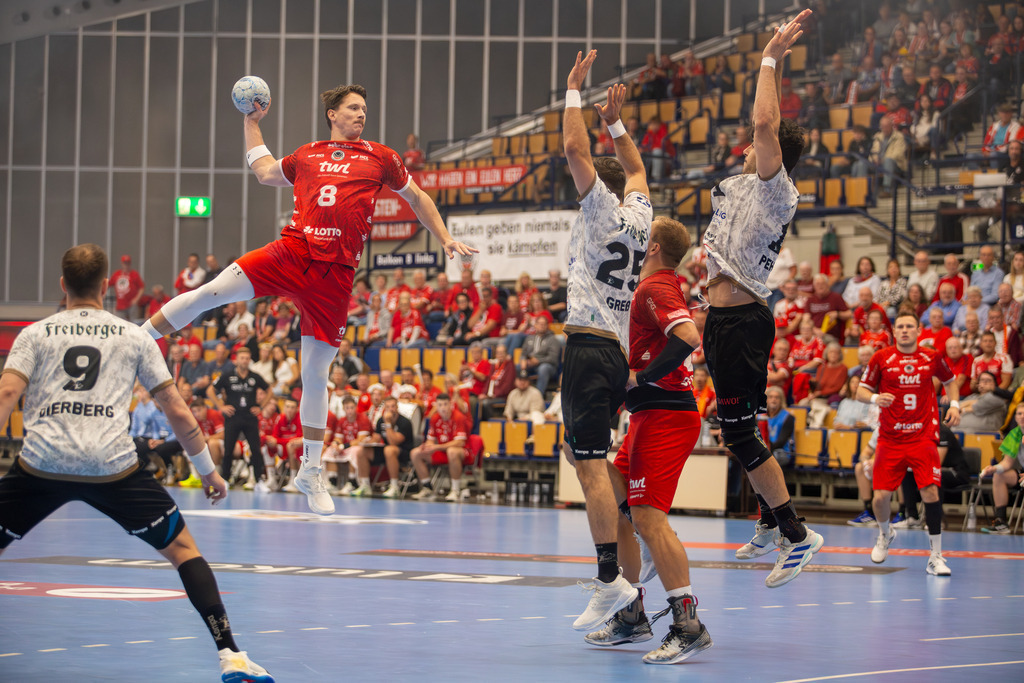 11.09.2024, 2. HBL (Handball-Bundesliga), 7. Spieltag (vorgezogenes Spiel): Eulen Ludwigshafen gegen HC Elbflorenz 2006. Am Ball: Mex Raguse (8, Ludwigshafen) | 11.09.2024, 2. HBL (Handball-Bundesliga), 7. Spieltag (vorgezogenes Spiel): Eulen Ludwigshafen gegen HC Elbflorenz 2006. Am Ball: Mex Raguse (8, Ludwigshafen) - Realisiert mit Pictrs.com
