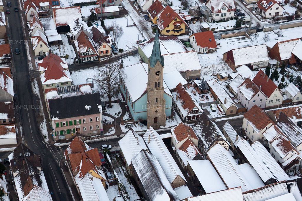 Luftbild: evang. Kirche, Rathaus in Erlenbach bei Kandel im Bundesland Rheinland-Pfalz in Deutschland. Foto: IMG_23822.jpg vom 16.01.2010 durch Werner Riehm/FLY-FOTO.de