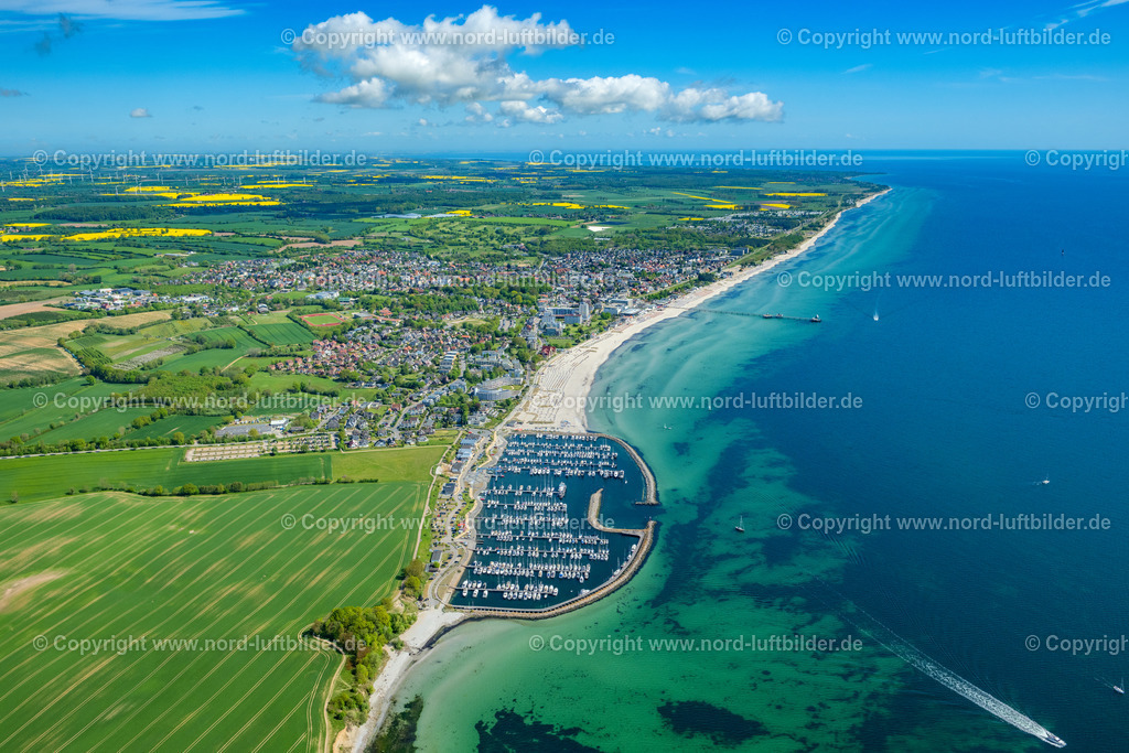 Grömitz_ELS_4342150522 | GRöMITZ 15.05.2022 Ortsansicht an der Meeres-Küste der Ostsee in Grömitz im Bundesland Schleswig-Holstein. // Townscape on the seacoast of Baltic Sea in Groemitz in the state Schleswig-Holstein. Foto: Martin Elsen