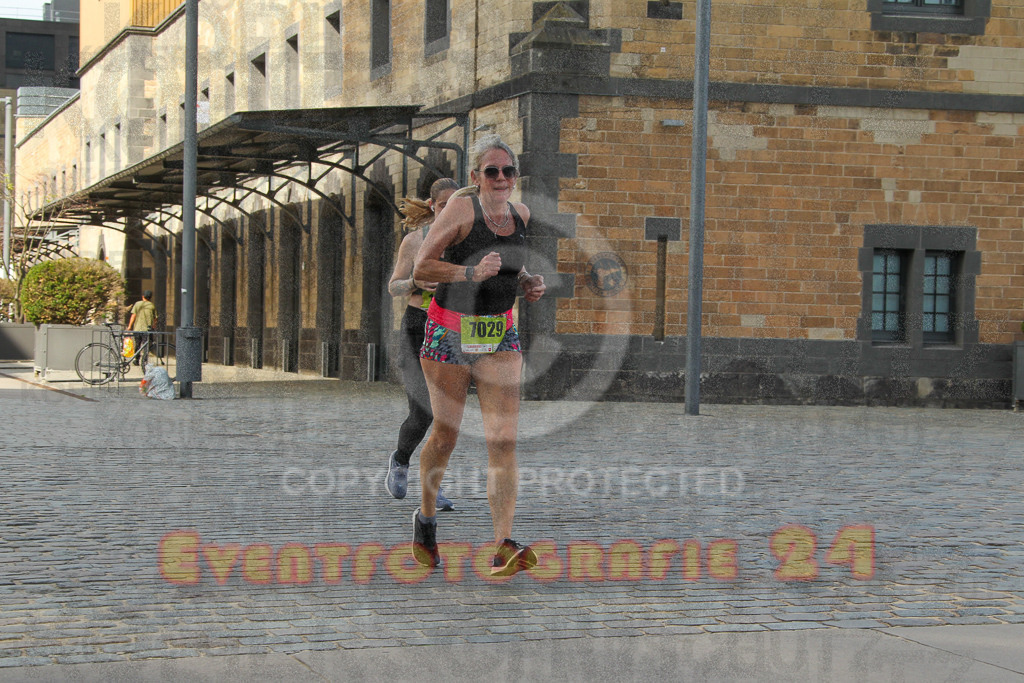 250920_1501_EV4_7893 | Sportfotografie im Rhein-Sieg Kreis, Köln, Bonn, NRW, Rheinland Pfalz, Hessen, etc. Unser Tätigkeitsfeld umfasst den Laufsport vom Volkslauf über den Marathon, Duathlon, Triathon bis zum Ultralauf wie Kölnpfad Ultra oder Schindertrail.