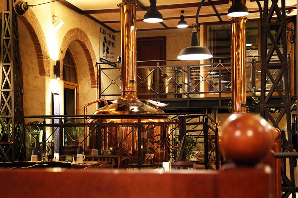 Bayerischer Bahnhof - Gasthaus & Gosebrauerei Leipzig | Das Team hinter BILDLEXIKON LEIPZIG bündelt historische wie aktuelle Informationen über die Stadt Leipzig in Text und Bild auf einer Plattform und stellt diese der interessierten Öffentlichkeit zur Verfügung.