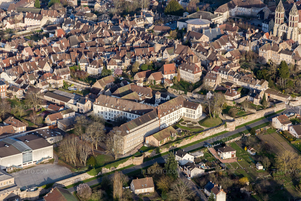 Aerial view: (Burgundy) in Autun in the state Saone et Loire, France. – Photo: IMG_105485.jpg taken on 04/01/2018 by Werner Riehm/FLY-FOTO.com – Resolution of the original: 5243 x 3496 px