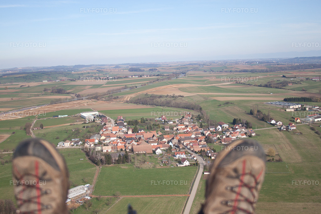 Vue aérienne: Vue de la ville à Steinbourg dans le département Bas Rhin, France. Photo: IMG_38562.jpg prise le 20/03/2011 par Werner Riehm/FLY-FOTO.eu – Résolution de l'original: 4752 x 3168 px