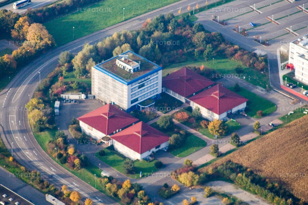 Luftbild: Bürogebäude des Verwaltungs- und Geschäftshauses Bruker Physik GmbH und Bruker BioSpin MRI GmbH im Ortsteil Bruchhausen in Ettlingen im Bundesland Baden-Württemberg in Deutschland. Foto: IMG_14084.jpg vom 11.10.2008 durch Werner Riehm/FLY-FOTO.de