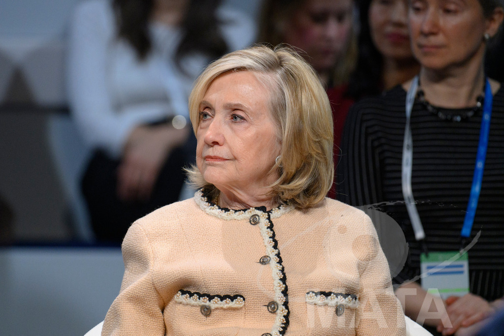 _DWA0180 | Die US-Politikerin Hillary Clinton auf der Veranstaltung Girls Just Want to Have Fundamental Rights: Fighting the Global Pushback im Rahmen der Münchner Sicherheitskonferenz 2026. München, 14.02.2026 Bayern Deutschland - Realisiert mit Pictrs.com