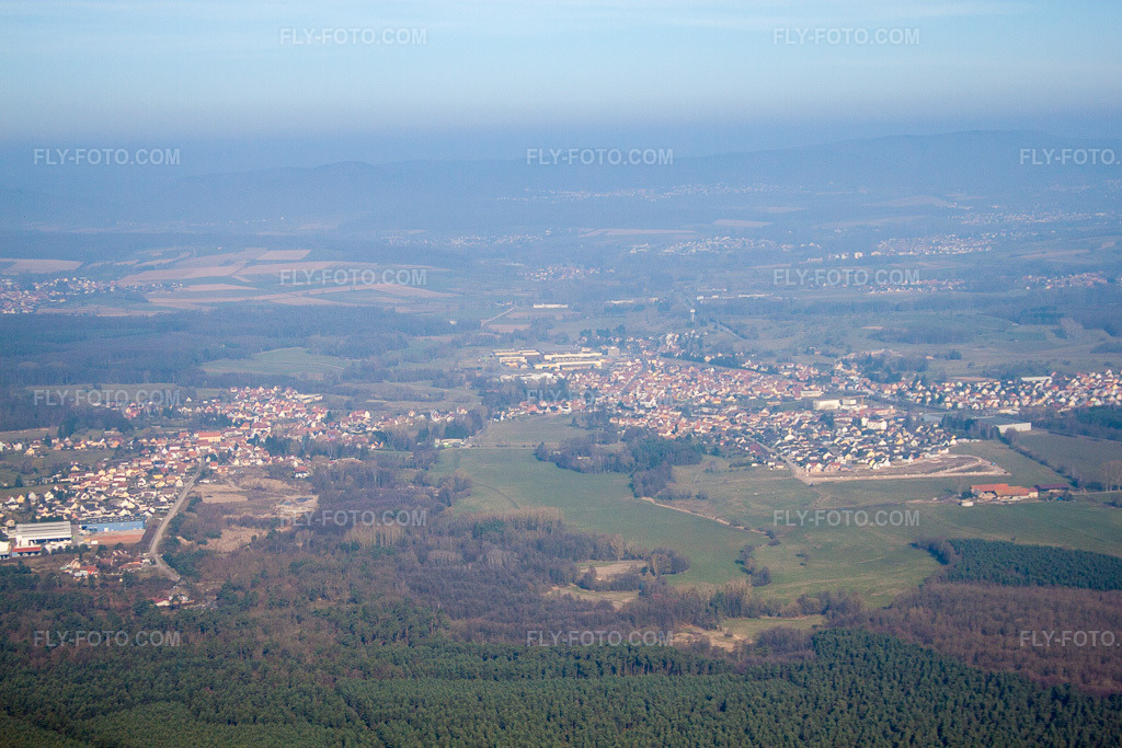 Aerial view: View of the town in Schweighouse-sur-Moder in the state Bas-Rhin, France.Photo: IMG_62819.jpg taken on 03/09/2014 by Werner Riehm/FLY-FOTO.comResolution of the original: 4752 x 3168 px