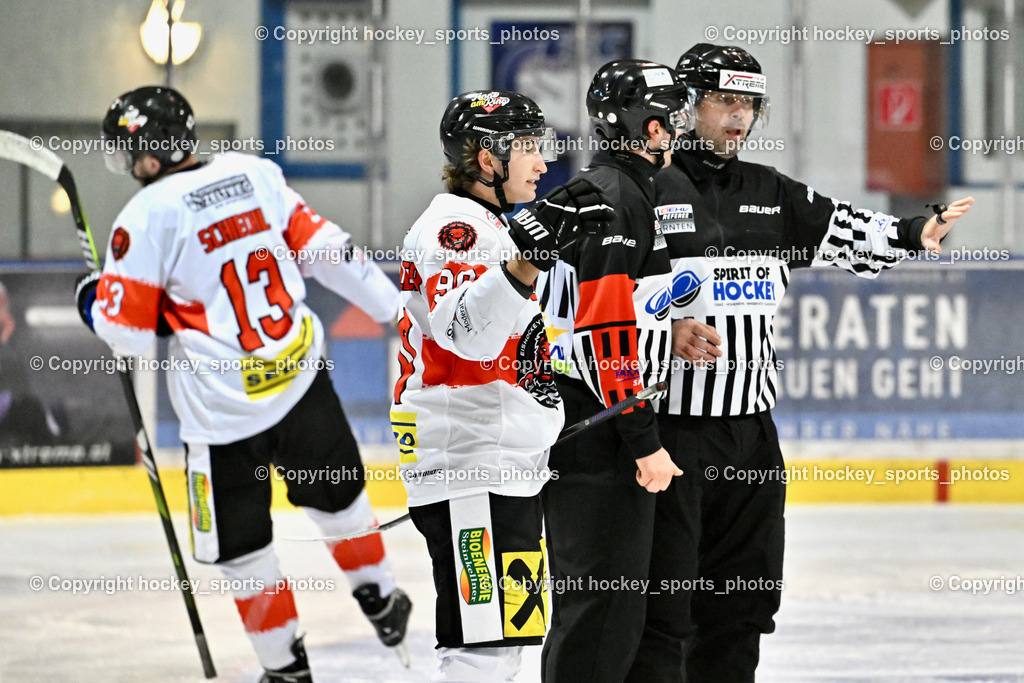 ESC SPARKASSE STEINDORF vs. EV ZELTWEG MURTAL LIONS | #90 Bärnthaler Valentin EV ZELTWEG MURTAL LIONS, WUNTSCHEK Dominik Referee, PODLESNIK Gerald Referee, #13 Schiech Thomas EV ZELTWEG MURTAL LIONS, ESC SPARKASSE STEINDORF vs. EV ZELTWEG MURTAL LIONS, ESC SPARKASSE STEINDORF vs. EV ZELTWEG MURTAL LIONS am 27.12.2025 in Steindorf (Ossiachersee Halle), Austria, (Photo by Bernd Stefan)