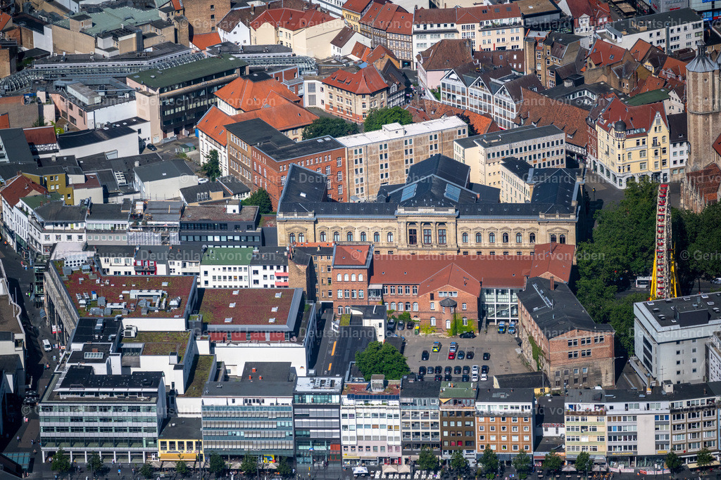 4035231 | BRAUNSCHWEIG 31.07.2020 Gebäudekomplex der Polizei und das "Landgericht Braunschweig" in Braunschweig im Bundesland Niedersachsen, Deutschland. // Building complex of the police and the "Landgericht Braunschweig" in Brunswick in the state Lower Saxony, Germany. Foto: Gerhard Launer