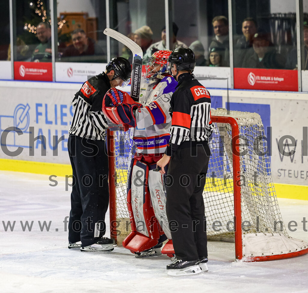 2025-11-30_125_TSV_Erding_gegen_EC_Peiting | Erding, Deutschland, 30.11.2025:Eishockey, Oberliga Süd 2025 / 2026, 22. Spieltag, TSV Erding gegen EC Peiting, Endergebnis: 5:1Torwart Andreas Magg (EC Peiting, #32)Foto: Christian Riedel / fotografie-riedel.net