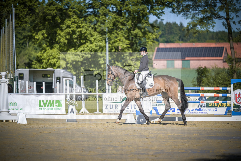 DOS_3097 | Entdecke hochwertige Reitturnierfotos von Foto Oger. Professionell, emotional und authentisch – jetzt Lieblingsmomente im Shop bestellen.Deutschlandweite Turnierfotografie. - Realisiert mit Pictrs.com