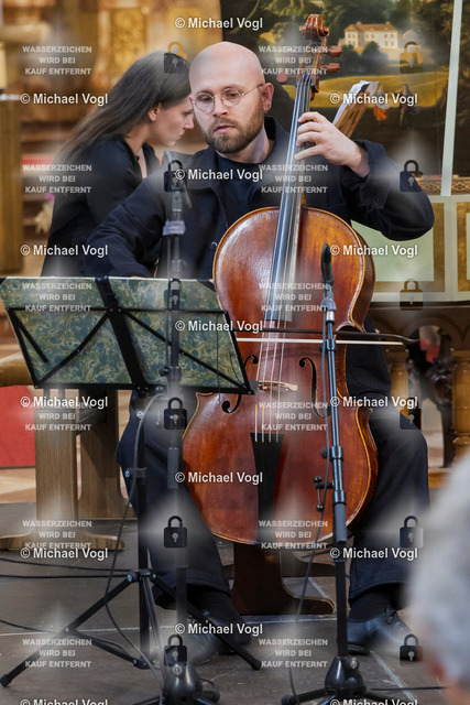 TAM25_K.10__Michael-Vogl_004_6067 | Tage Alter Musik Regensburg K.10 Basilika Unserer Lieben Frau zur Alten Kapelle The Beggar’s Ensemble (Frankreich) Elite de bons mots Meister des französischen Barocks Rameau – Royer – Boismortier – Leclair Augustin Lusson Solovioline, Leitung Foto: Michael Vogl