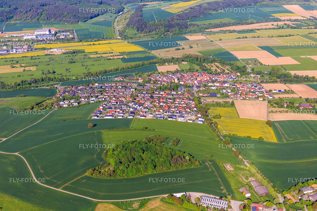 Ortsansicht aus Westen | Luftbild: Ortsansicht aus Westen im Ortsteil Impfingen in Tauberbischofsheim im Bundesland Baden-Württemberg in Deutschland. Foto: IMG_146556.jpg vom 10.05.2025 durch Werner Riehm/FLY-FOTO.de - Realisiert mit Pictrs.com