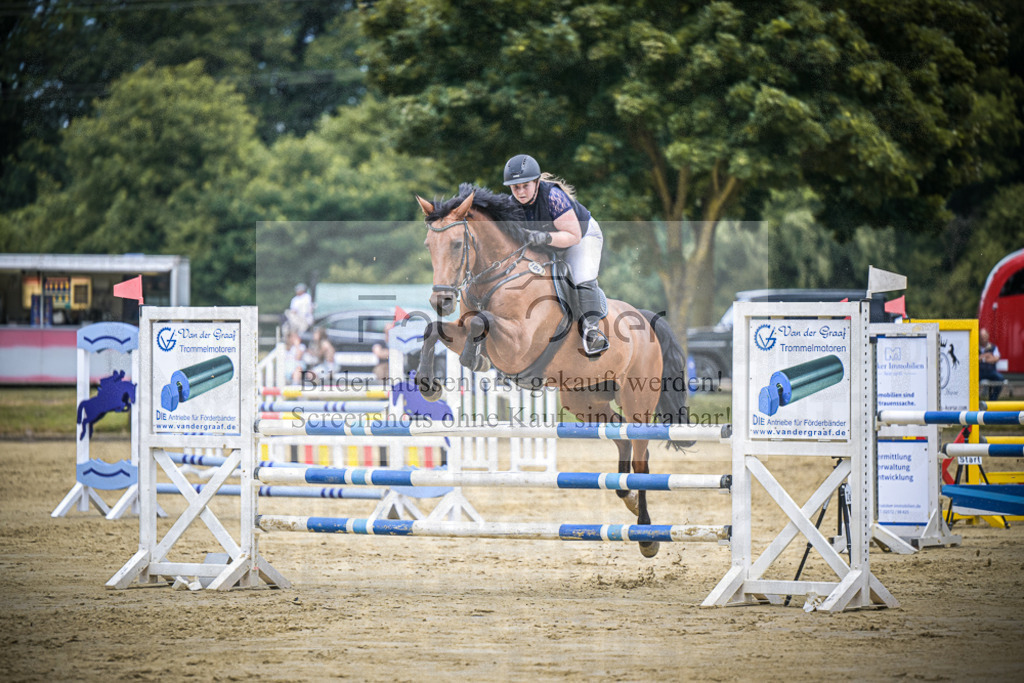 DOS_6325 | Entdecke hochwertige Reitturnierfotos von Foto Oger. Professionell, emotional und authentisch – jetzt Lieblingsmomente im Shop bestellen.Deutschlandweite Turnierfotografie. - Realisiert mit Pictrs.com