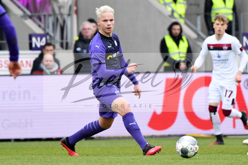 20200208_OSNFCN_0053 | Fußball, Herren: Niklas Schmidt (VfL Osnabrueck) in Aktion, am Ball, Einzelaktion waehrend des Spiels der 2. Bundesliga zwischen VfL Osnabrueck und 1. FC Nuernberg im Stadion an der Bremer Bruecke am 08.02.2020 in Osnabrueck, Deutschland.DFB / DFL REGULATIONS PROHIBIT ANY USE OF PHOTOGRAPHS AS IMAGE SEQUENCES AND/OR QUASI-VIDEO. - Realisiert mit Pictrs.com