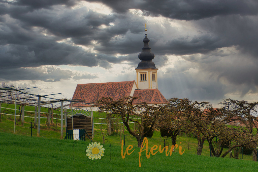 Trautmannsdorfer Kirche | Dies ist der Shop von Florian Blum - le fleuri. Langenthal, Bern, Schweiz. Sie können hier meine oder ihre eigenen Fotos als Fotoprodukte kaufen. Tassen, Schlüsselanhänger, Taschen etc. können Sie hier gestalten.  - Realisiert mit Pictrs.com