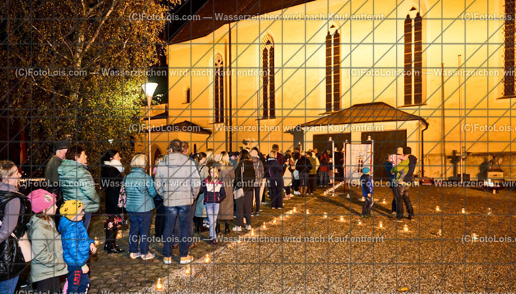 ALP8661_Nacht der tausend Lichter_starker Andrang | (C)FotoLois.com, Alois Spandl. 'Nacht der 1000 Lichter' in der Pfarrkirche Wieselburg, Do 31. Oktober 2024.