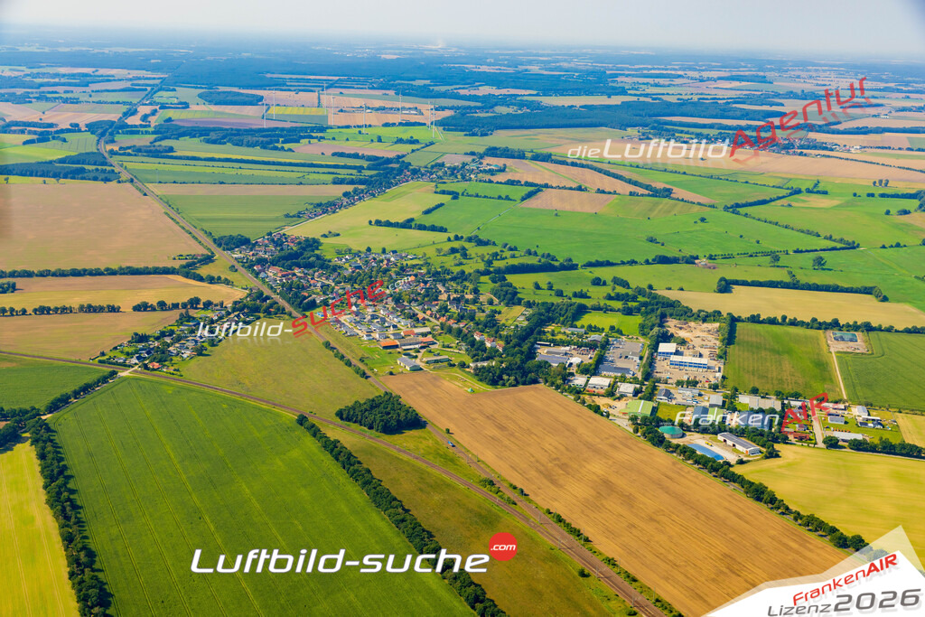 Luftbild Holthusen - Die Luftaufnahme wurde 2025 vom UL-Flugzeug heraus erstellt ( keine Drohne ) - Hochauflösende Luftaufnahme - für professionelle Ausdrucke geeignet. Die Geschenkidee !Hier alle&nbsp;Infos zur Lizenzierung der LuftaufnahmeWir fliegen auch dieses Jahr wieder in Ihre Region um Luftbilder zu erstellen.- Luftbild anfragen