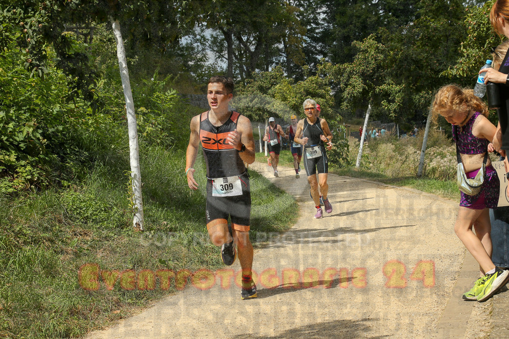 250824_1342_EX1_3284 | Sportfotografie im Rhein-Sieg Kreis, Köln, Bonn, NRW, Rheinland Pfalz, Hessen, etc. Unser Tätigkeitsfeld umfasst den Laufsport vom Volkslauf über den Marathon, Duathlon, Triathon bis zum Ultralauf wie Kölnpfad Ultra oder Schindertrail.
