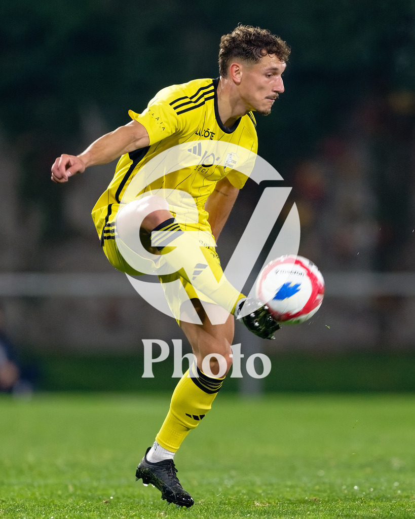 dieci Challenge League - FC Stade Nyonnais v Etoile Carouge FC |  during the dieci Challenge League match between FC Stade Nyonnais and Etoile Carouge FC at Centre sportif de Colovray in Nyon, Switzerland
