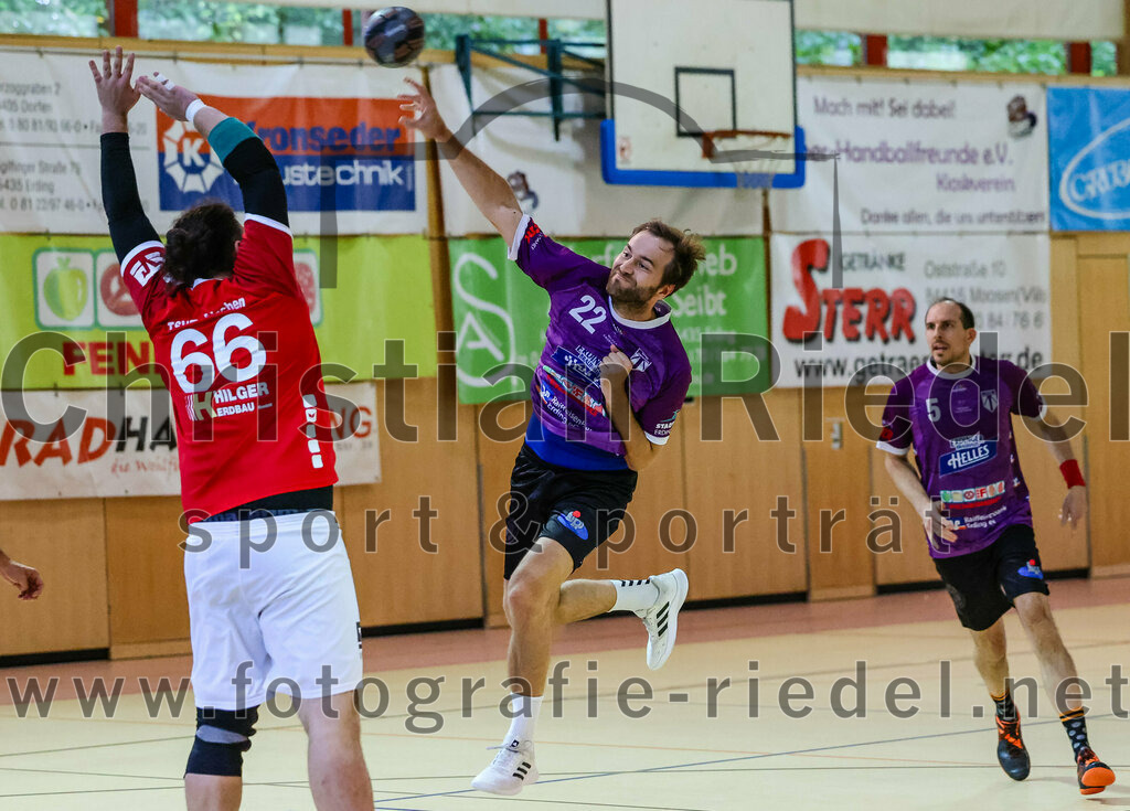 2023-10-21_003_SpVgg_Altenerding_III_gegen_TSV_Taufkirchen-Vils | Erding, Deutschland, 21.10.2023:
Handball, Bezirksklasse Männer Staffel Ost 2023 / 2024, 4. Spieltag, SpVgg Altenerding III gegen TSV Taufkirchen/Vils, Endergebnis: 27:32

Patrick Mühlenbeck (TSV Taufkirchen/Vils, #66), Thomas Peteranderl (SpVgg Altenerding, #22)

Foto: Christian Riedel / fotografie-riedel.net