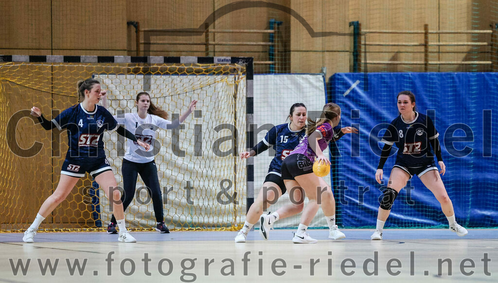 2024-02-03_075_SpVgg_Altenerding_gegen_SpVgg_Erdweg | Erding, Deutschland, 03.02.2024:
Handball, Bezirksoberliga Frauen Altbayern 2023 / 2024, 13. Spieltag, SpVgg Altenerding gegen SpVgg Erdweg, Endergebnis: 25:21

Anna-Katharina Luca (SpVgg Erdweg, #4), Torfrau Eva Güthner (SpVgg Erdweg, #1), Christina Märkl (SpVgg Erdweg, #15), Marlene Mittermeier (SpVgg Altenerding, #6), Alina Nefzger (SpVgg Erdweg, #8)

Foto: Christian Riedel / fotografie-riedel.net