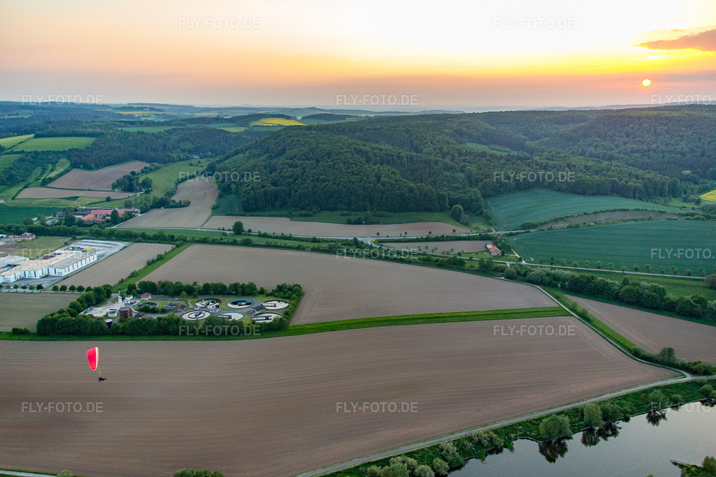Luftbild: Kläranlage in Beverungen im Bundesland Nordrhein-Westfalen in Deutschland. Foto: IMG_079232.jpg vom 22.05.2015 durch Werner Riehm/FLY-FOTO.de