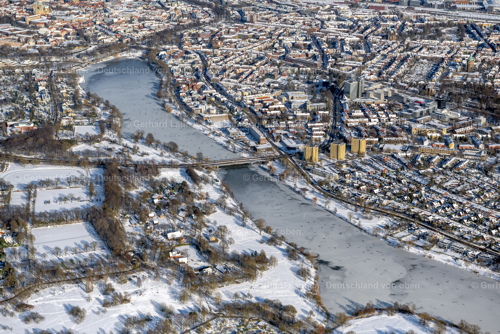 4043932 | MüNSTER 13.02.2021 Winterlich schneebedeckte Stadtansicht des Innenstadtbereiches an den Uferbereichen des Aasee im Ortsteil Aaseestadt in Münster im Bundesland Nordrhein-Westfalen, Deutschland. Weiterführende Informationen bei: Stadt Münster,  Stadtwerke Münster GmbH. // Wintry snowy city view of the downtown area on the shore areas of Aasee in the district Aaseestadt in Muenster in the state North Rhine-Westphalia, Germany. Further information at: Stadt Muenster,  Stadtwerke Muenster GmbH. Foto: Gerhard Launer