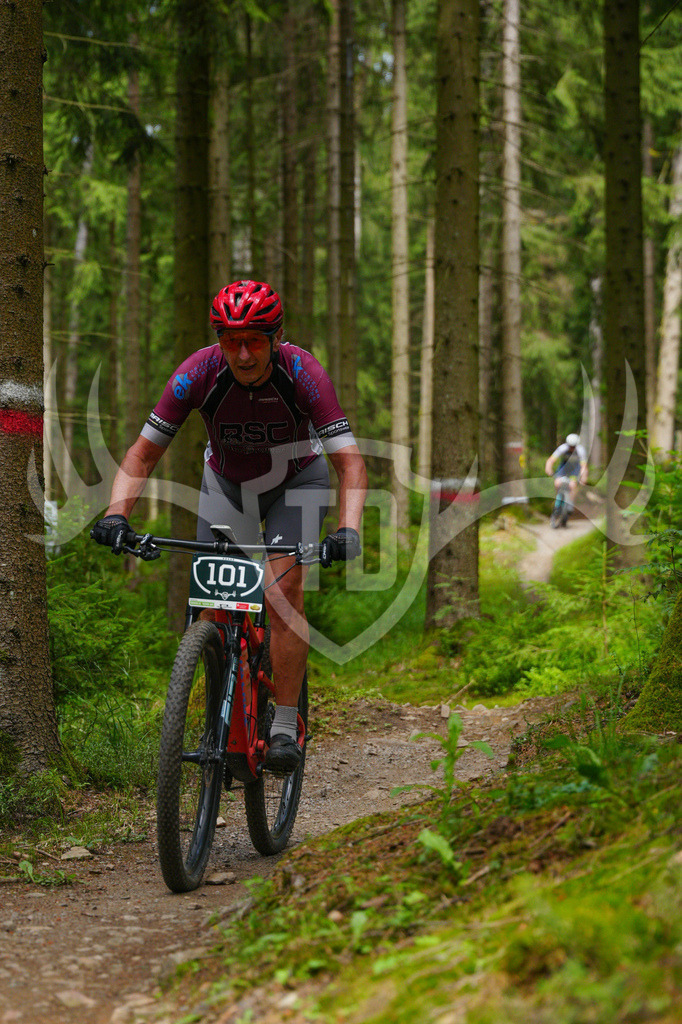 FC603615 | Fotogalerie der Treibjagd im Dunkelwald - Dein MTB Etappenrennen im Erzgebirge - Realisiert mit Pictrs.com