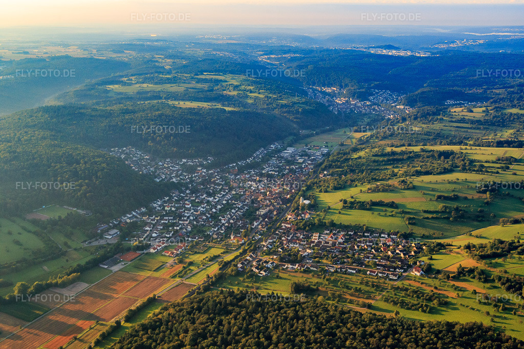 Luftbild: Ortsansicht von Norden im Ortsteil Bilfingen in Kämpfelbach im Bundesland Baden-Württemberg in Deutschland. Foto: IMG_092242.jpg vom 01.08.2016 durch Werner Riehm/FLY-FOTO.de
