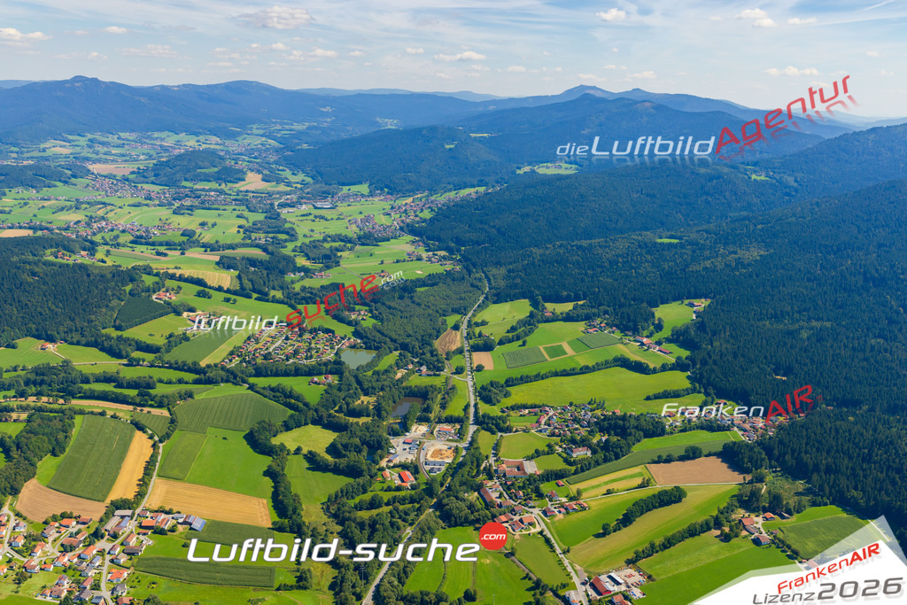 Luftaufnahme der Stadt Hohenwarth - Die Luftaufnahme wurde 2025 vom UL-Flugzeug heraus erstellt ( keine Drohne ) - Hochauflösende Luftaufnahme - für professionelle Ausdrucke geeignet. Die Geschenkidee !Mit Lizenz und Bildrechte bestellbar
