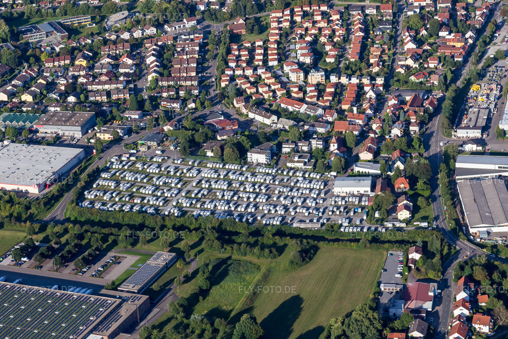 Luftbild: Abstellfläche für Wohnwagen der PREMIO Wohnwagen,- und Autoreparatur Steinheim in Steinheim an der Murr im Bundesland Baden-Württemberg in Deutschland. Foto: IMG_093552.jpg vom 22.08.2016 durch Werner Riehm/FLY-FOTO.dePremio Wohnwagen, Kfz und Reifen Center Steinheim
