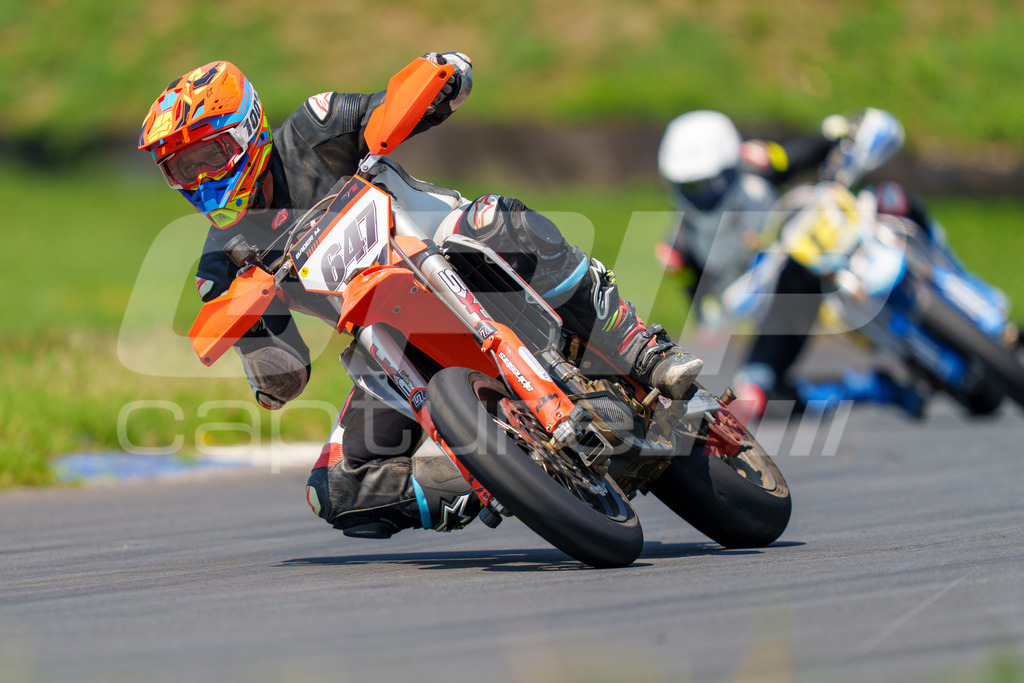 G-Cup + Supermoto Staatsmeisterschaft + Hungarian Supermoto Championship | GRIPcapture steht für authentische Sportfotografie in Österreich – für Momente, die mehr sind als Geschwindigkeit oder Ergebnis. Es geht um Emotion, Spannung, Fokus und den Augenblick, der oft nur einen Wimpernschlag dauert.Ob Motorsport, Teamsport oder 