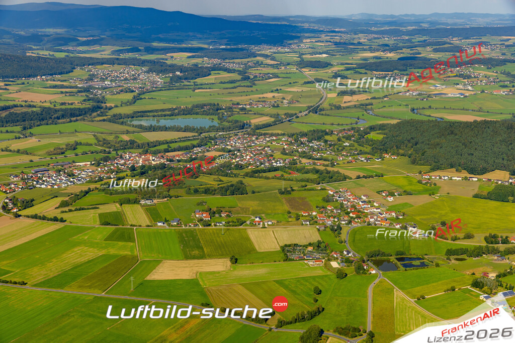 Das Luftbild zeigt : Chammünster Cham - Die Luftaufnahme wurde 2024 vom UL-Flugzeug aus erstellt ( keine Drohne ) - Hochauflösende Luftaufnahme - Für grossformatige Ausdrucke geeignet. Die Geschenkidee !Mit Lizenz und Bildrechte bestellbar