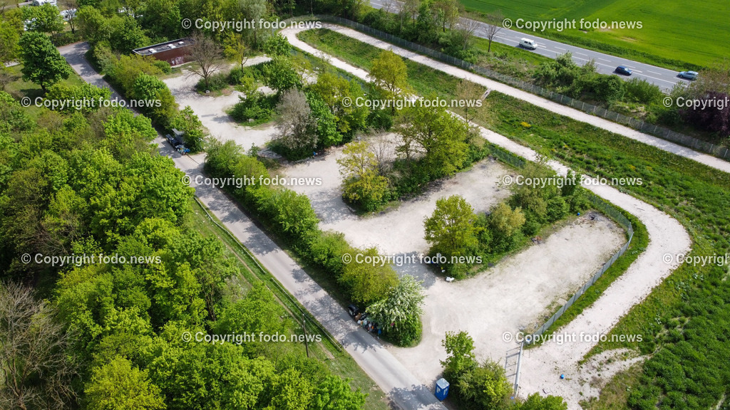 Pichlingersee_ Roma_ Sinti_ Camping_ Linz_ 03.05.2023-31 | 03.05.2023, Pichlingersee, AUT, Roma, Sinti, Camping, im Bild zurueckgelassene Campingflaeche, Mist, Muell, WC Anlage, Toilette, Kanister, Drohne