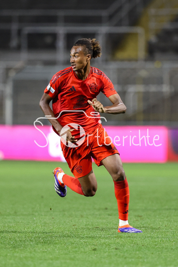 FC Bayern Amateure - DjK Vilzing | Im Bild Jonah KUSI-ASARE (FC Bayern München II #17) / Einzelfoto / Freisteller / Regionalliga Bayern: FC Bayern München II - DjK Vilzing, Grünwalder Stadion am 30.08.2024