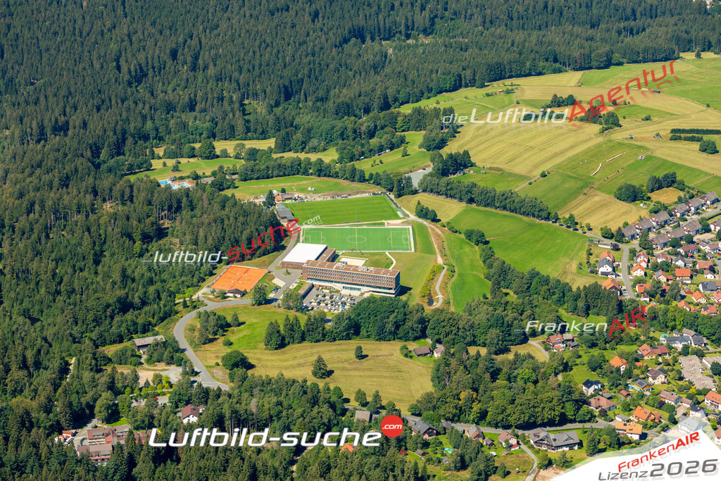 Das Luftbild zeigt : BLSV Sportcamp Nordbayern Bischofsgrün - Die Luftaufnahme wurde 2023 vom UL-Flugzeug aus erstellt ( keine Drohne ) - Hochauflösende Luftaufnahme - Für grossformatige Ausdrucke geeignet. Die Geschenkidee !Mit Lizenz und Bildrechte bestellbar