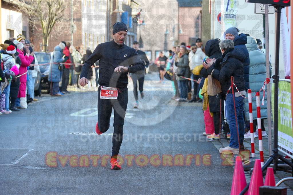 241201_1221_EX1_1793 | Sportfotografie im Rhein-Sieg Kreis, Köln, Bonn, NRW, Rheinland Pfalz, Hessen, etc. Unser Tätigkeitsfeld umfasst den Laufsport vom Volkslauf über den Marathon, Duathlon, Triathon bis zum Ultralauf wie Kölnpfad Ultra oder Schindertrail.