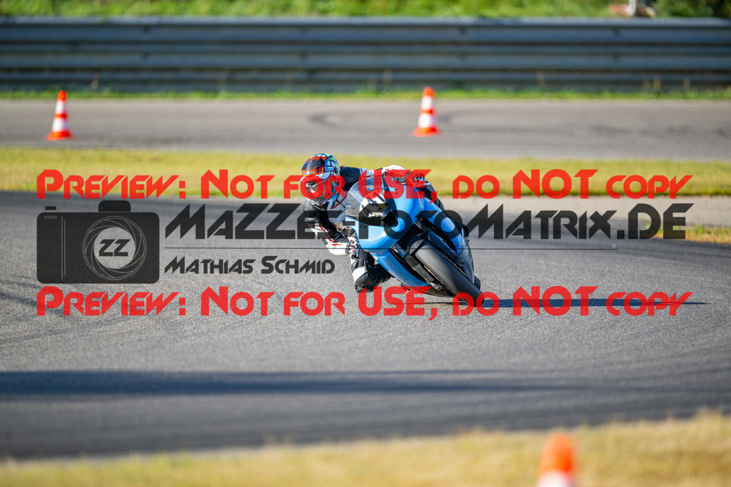 MaZZes-Fotomatrix-20260918-703120 | GELB
